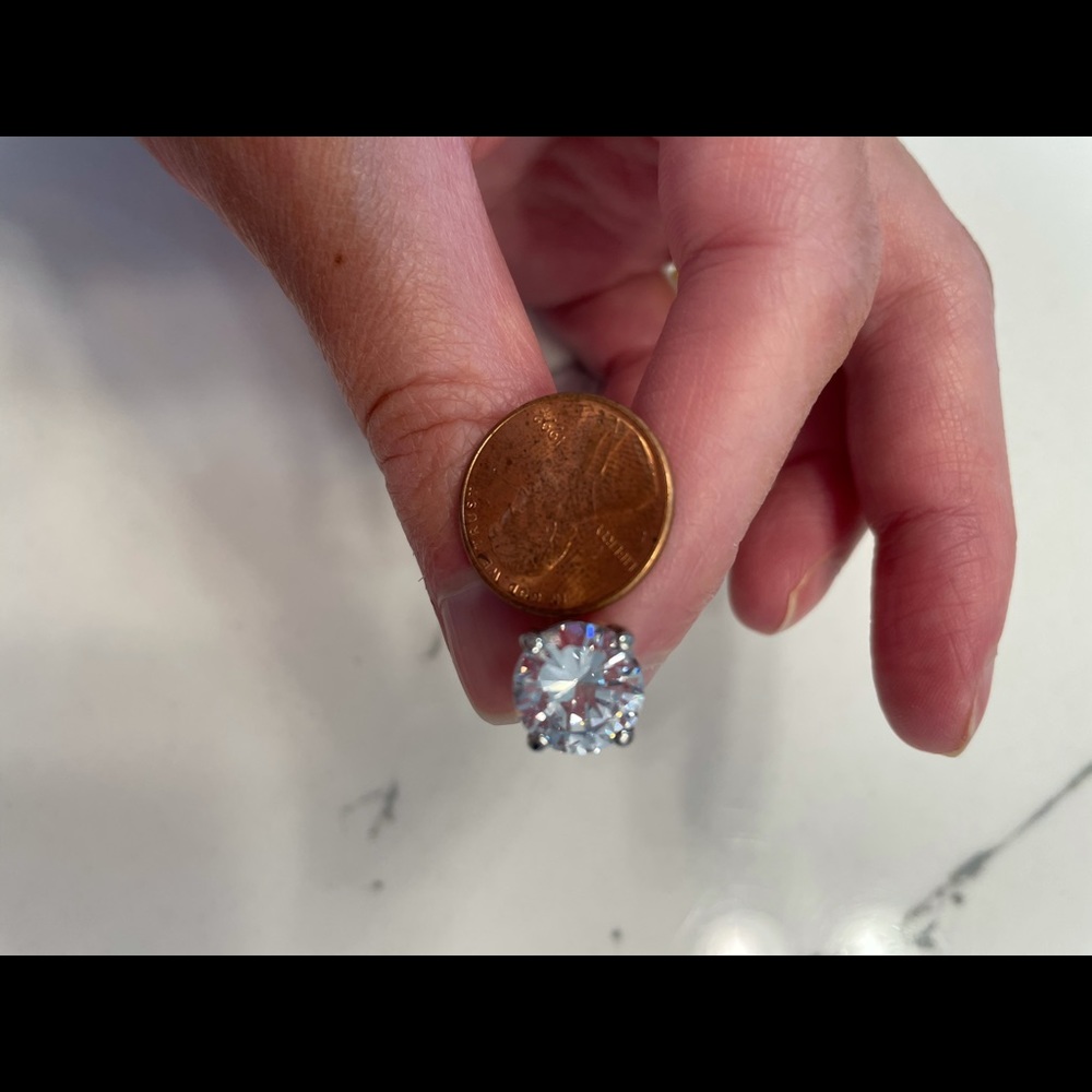 Guess stud earrings - Picture 5 of 5